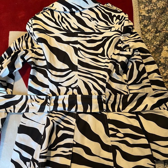 Cache Black and White Zebra Print Trench Coat size large - Picture 3 of 11